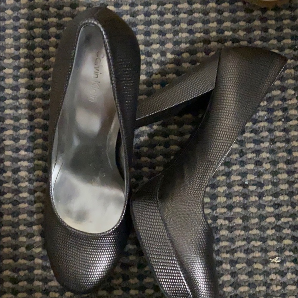 Calvin Klein Pewter textured platform pumps